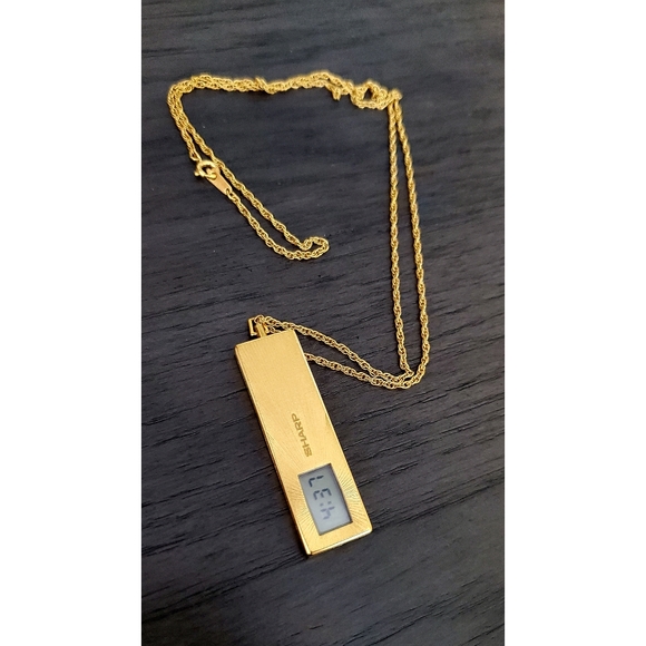Vintage Sharp Elsi Quartz Digital Pendant Watch - Picture 4 of 10